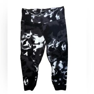 Women’s Under Armour Black and White Leggings